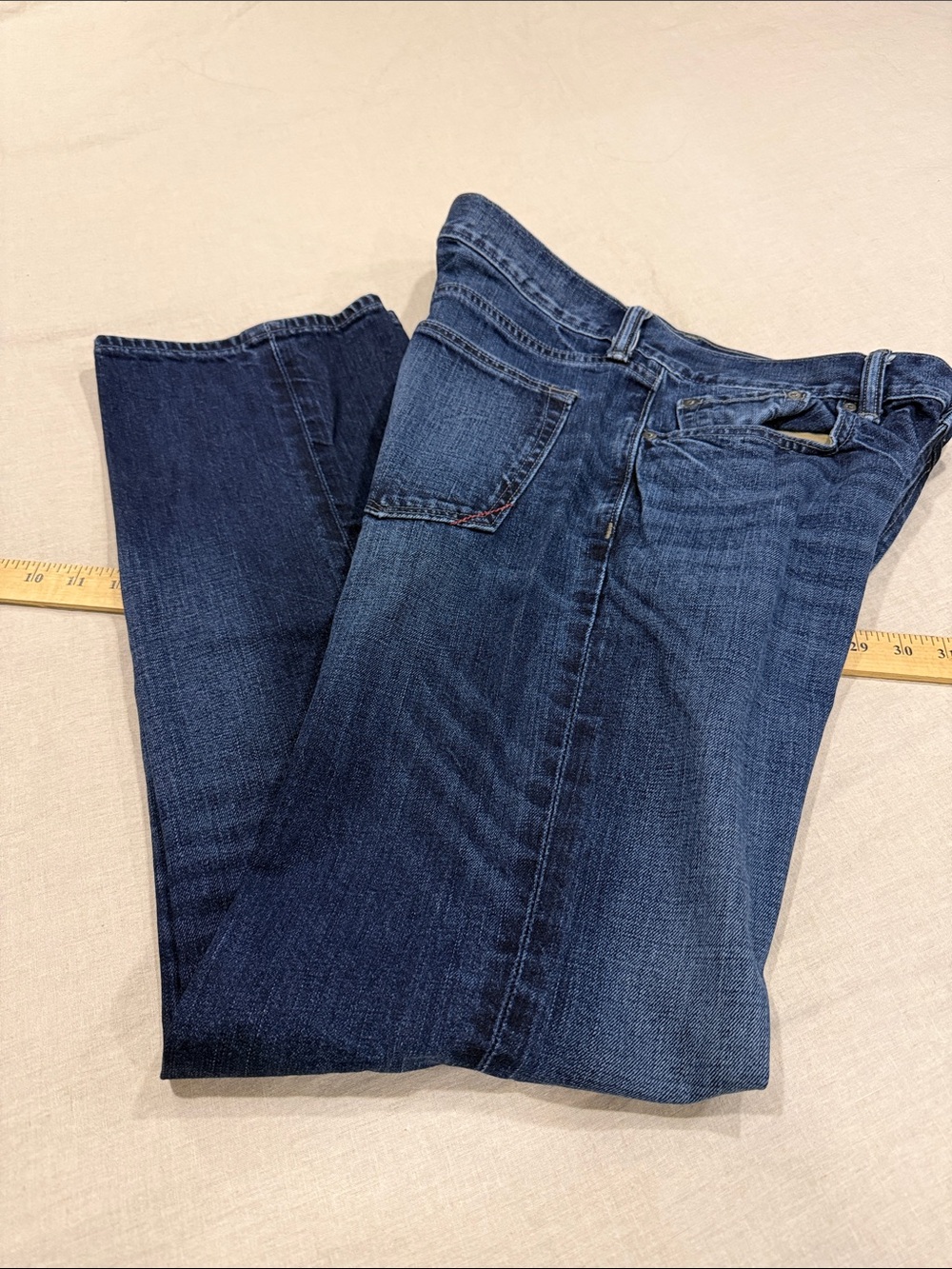Men’s Banana Republic Straight Jeans 33 x 32 medium wash denim